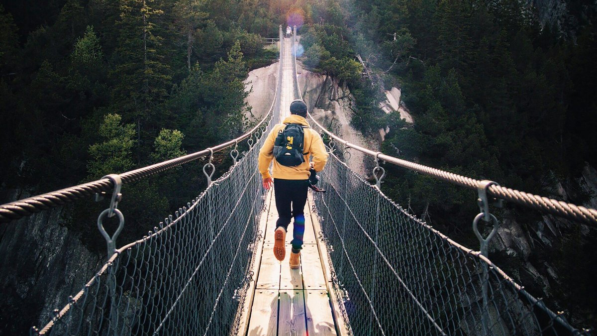 🎯 Avoiding discomfort doesn’t make life easier. It just makes it smaller. The challenge? Show up. Try the thing. Do it badly at first. That’s how you grow. bit.ly/ComfortZoneFeb… <a href="/brodiewest/">brodiewest</a>