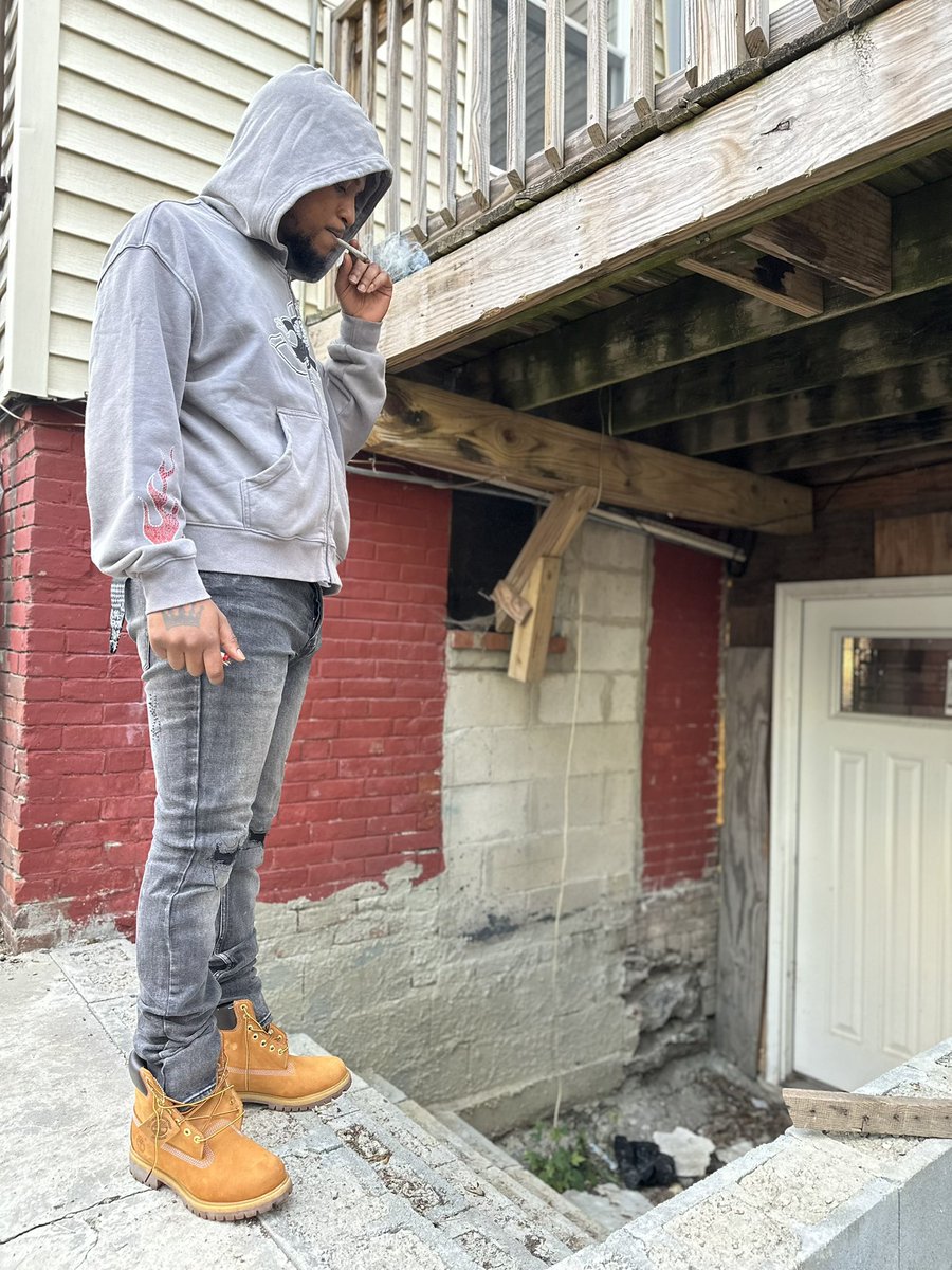CashandSlips's tweet photo. Still around, just on some lowkey shit 🖤💰 https://t.co/zRH5Fw0MEm
