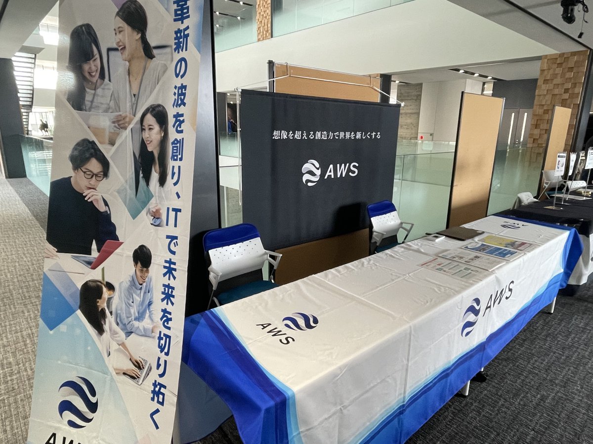 AWS_Inc_recruit's tweet photo. #BuriKaigi 2025会社紹介ブース出展中🐟🫧

学生、求職者の皆さまは
是非お立ち寄りください🏃💨

いただいたBuriKaigiバッグ＆Tシャツと
お昼に食べたお弁当も共有します📸 https://t.co/Or2trS7NhS