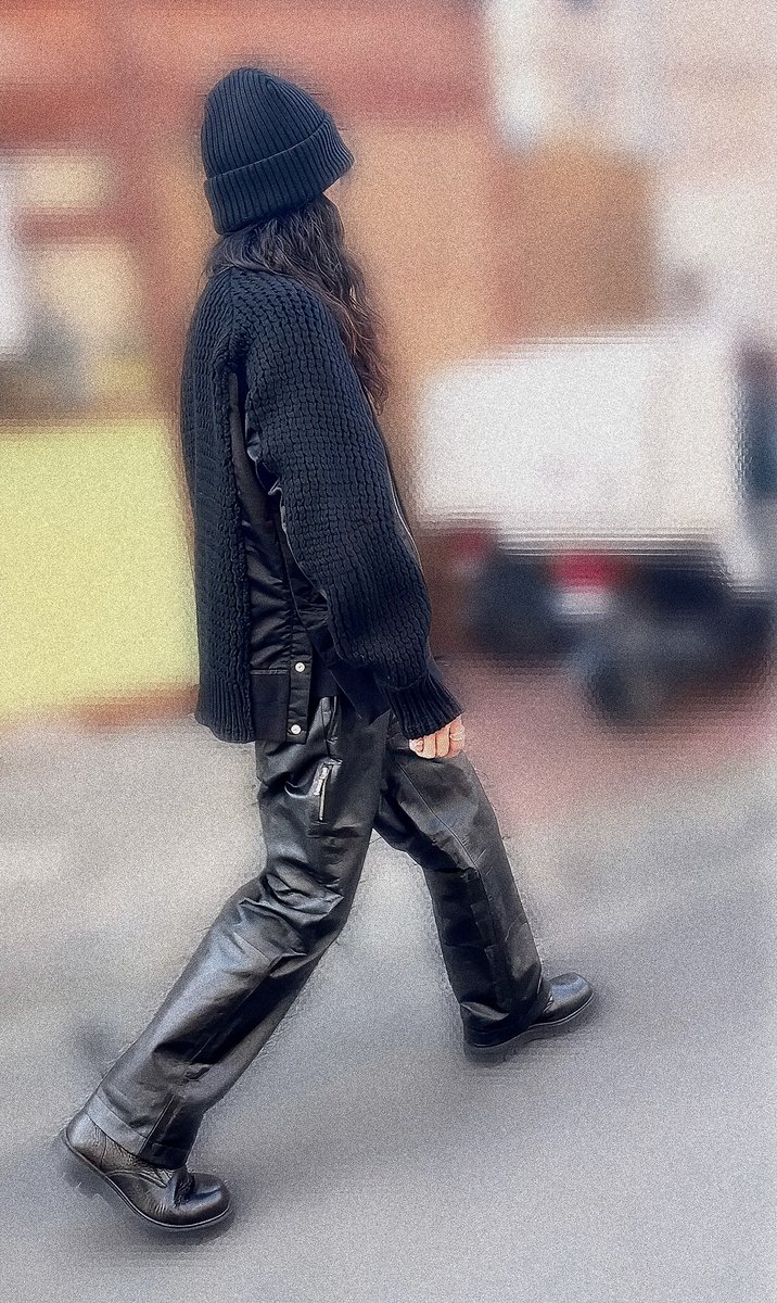 寒いから新しい被り物欲しいです！

jacket:sacai
pants: Yohji Yamamoto
shoes: Bottega Veneta