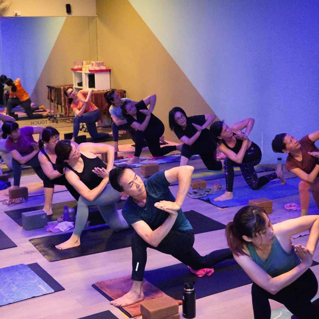 PlatinumYoga's tweet photo. 🌟 New month, new goals! 🧘✨ Start strong with a refreshing yoga class—build strength, find balance &amp; embrace mindfulness. 💪🌿

Ready to begin? Book your FREE trial today &amp; take the first step toward a healthier, happier you! 🧘

#NewMonthNewGoals #YogaJourney #PlatinumYoga https://t.co/1oYItWsyKj