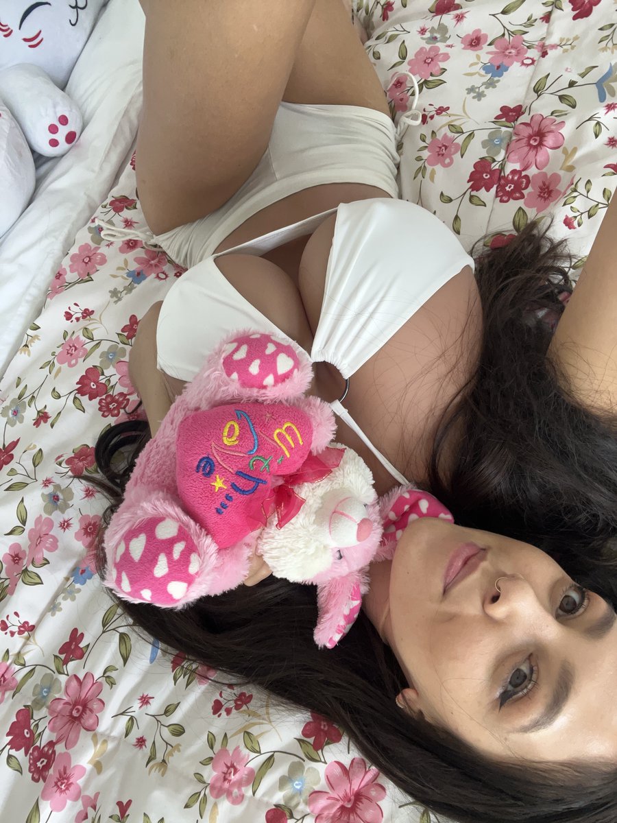 xxevacherise's tweet photo. can i wear this while we Netflix n cuddle 🥺 https://t.co/IE1lPLdh3a
