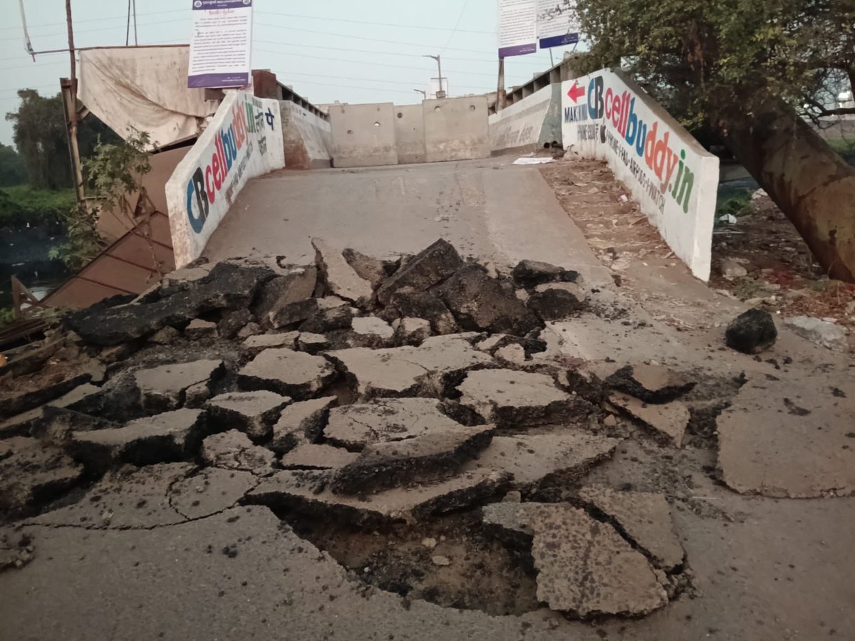 richapintoi's tweet photo. Last night, amidst a lot of resistance a ramp which had been constructed on a pedestrian bridge above Marve creek that connects Malvani to Evershine Nagar was demolished by @mybmcWardPN. Local MP @PiyushGoyal had directed BMC to act on priority based on local residents complaints. @TajinderTiwana