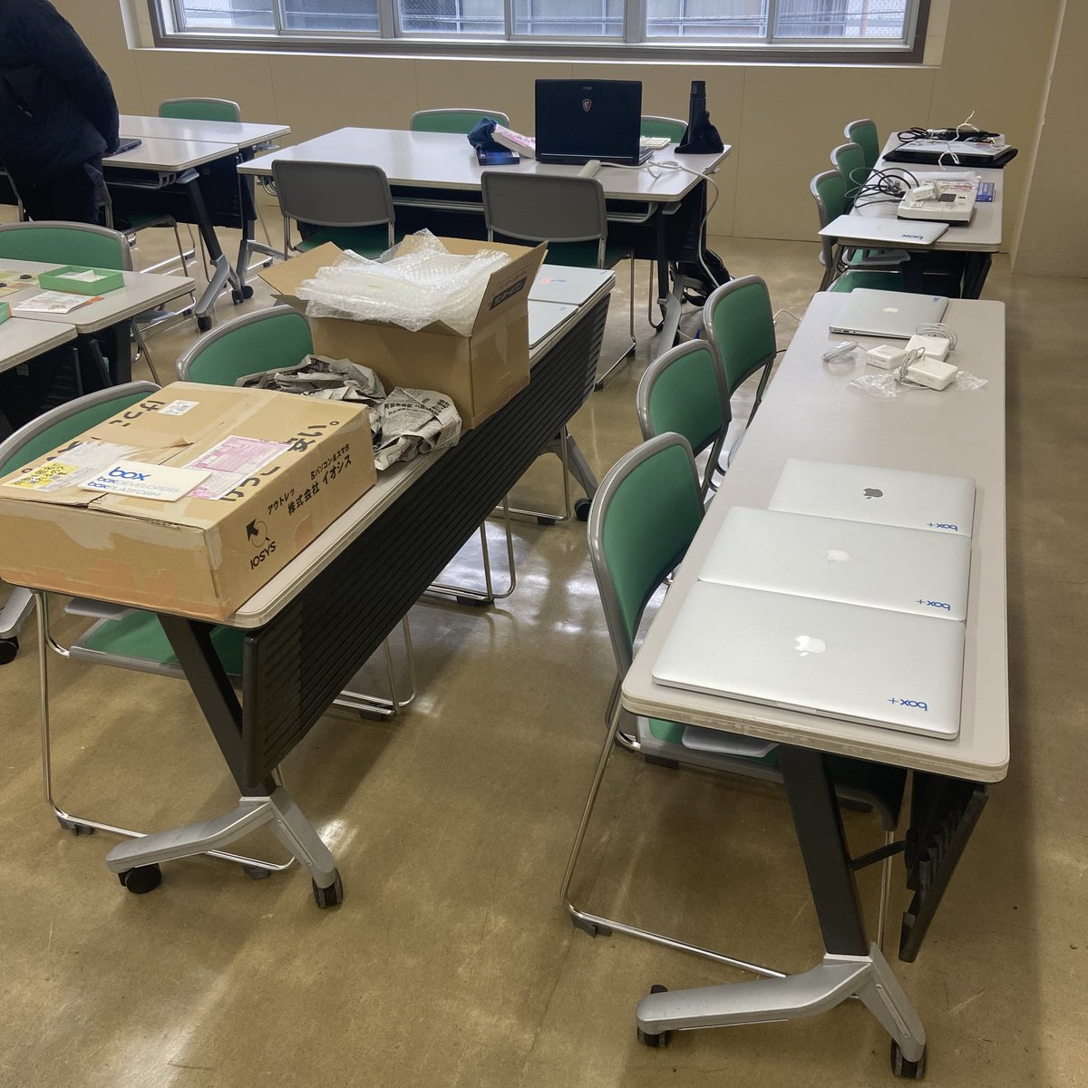 CoderDojoNara's tweet image. BOX社から全国のCoderDojoに寄贈いただいたMac、生駒と奈良でも受け取りました。 #coderdojo #japan #nara #ikoma #BeCool