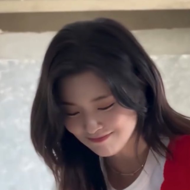 030_0107's tweet photo. 이선빈 얼굴 자랑 릴스잖앙 ( ¤̴̶̷̤́ ‧̫̮ ¤̴̶̷̤̀ ) https://t.co/3V2G6GG6Zh