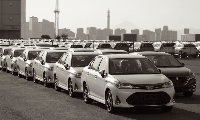 🚗 New Vehicle Import Tax Changes in Sri Lanka 🇱🇰

First look at the latest vehicle import gazettes &amp; tax rates:

⭕ Only RMV-registered importers can import. No personal imports. 

⭕ No tax concession permit imports.

⭕ Luxury tax threshold increased from Rs. 3.5M ➡️ Rs.