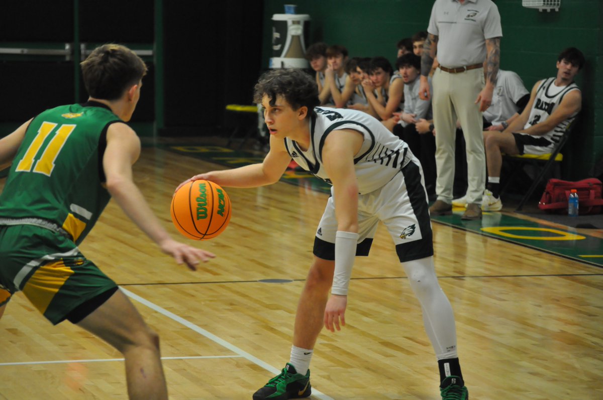 Braxton County uses dominant fourth quarter to hand Doddridge County first defeat, 72-54:

wvmetronews.com/2025/01/31/bra…

#wvprepbb