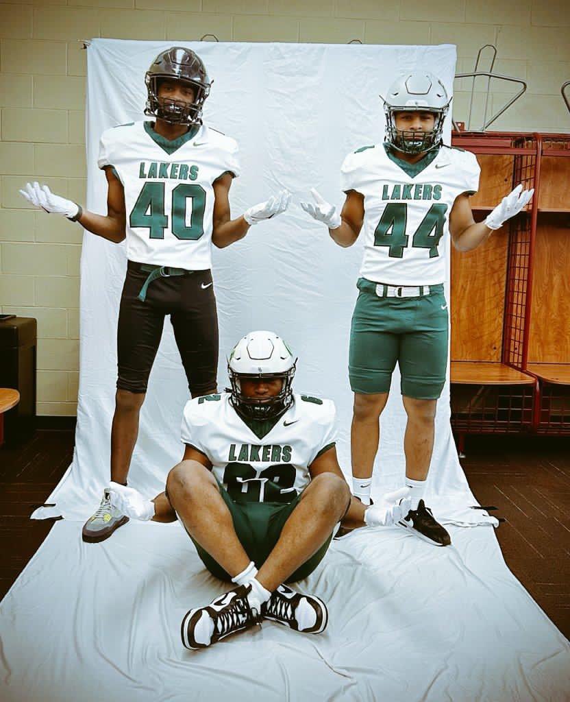 I’m excited blessed and honored to say that I will be committing to the university of Roosevelt #GOLAKERS #RideTheWave 
<a href="/ChrisElmore36/">J5️⃣_Elmore</a> 
<a href="/Chris_CJ_6/">C.J.</a> 
<a href="/Coach_Davis42/">C.J. Davis</a> 
<a href="/mckeonwc/">Billy McKeon</a> 
<a href="/CoachBorghardt/">Kaleb Borghardt</a> 
<a href="/CoachPotash/">Blake Potash</a> 
<a href="/CoachB_13/">Coach Matt Bryant</a> 
<a href="/TheCoachReem/">Jareem Fleming</a> 
<a href="/_MP_Football/">Morgan Park Football</a>