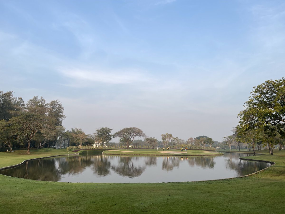 takao1966's tweet photo. また白くなった
PM2.5再来
＃ゴルフ
＃Royalgolf 
＃イマソラ
＃いまそら
＃タイの空
＃Thailand https://t.co/slmHRLUwrr