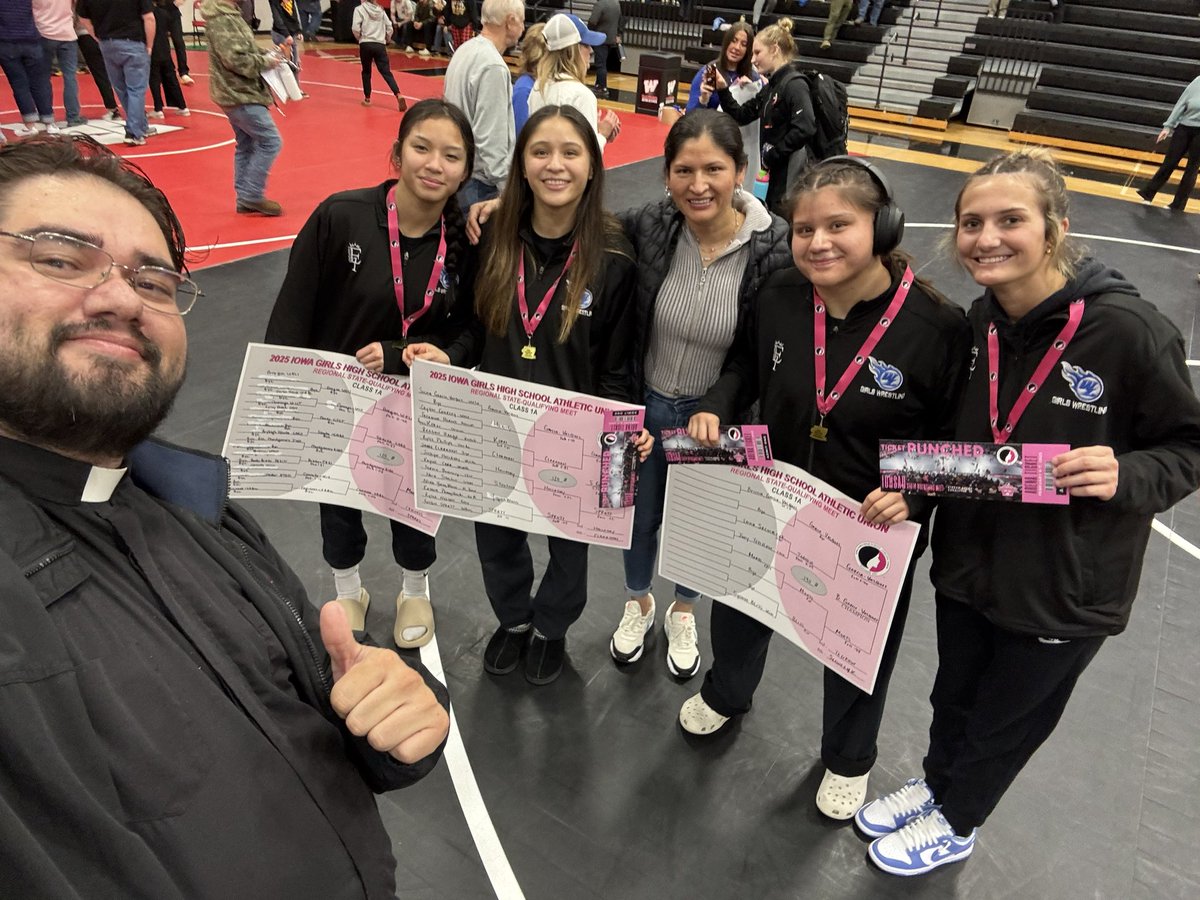 4 total girls qualify from <a href="/WestLibertyCSD/">West Liberty CSD</a> <a href="/WestLibAthletic/">West Lib Athletics</a> <a href="/WLWrestling_/">West Liberty Comets Wrestling</a> for <a href="/IGHSAU/">IGHSAU</a> state wrestling 120: Silvia Garcia Vasquez, 125: Aileen Aragon, 130: Kiley Collins, and 190: Bricsia Garcia-Vasquez! 3 are Latinas, 2 are sisters!