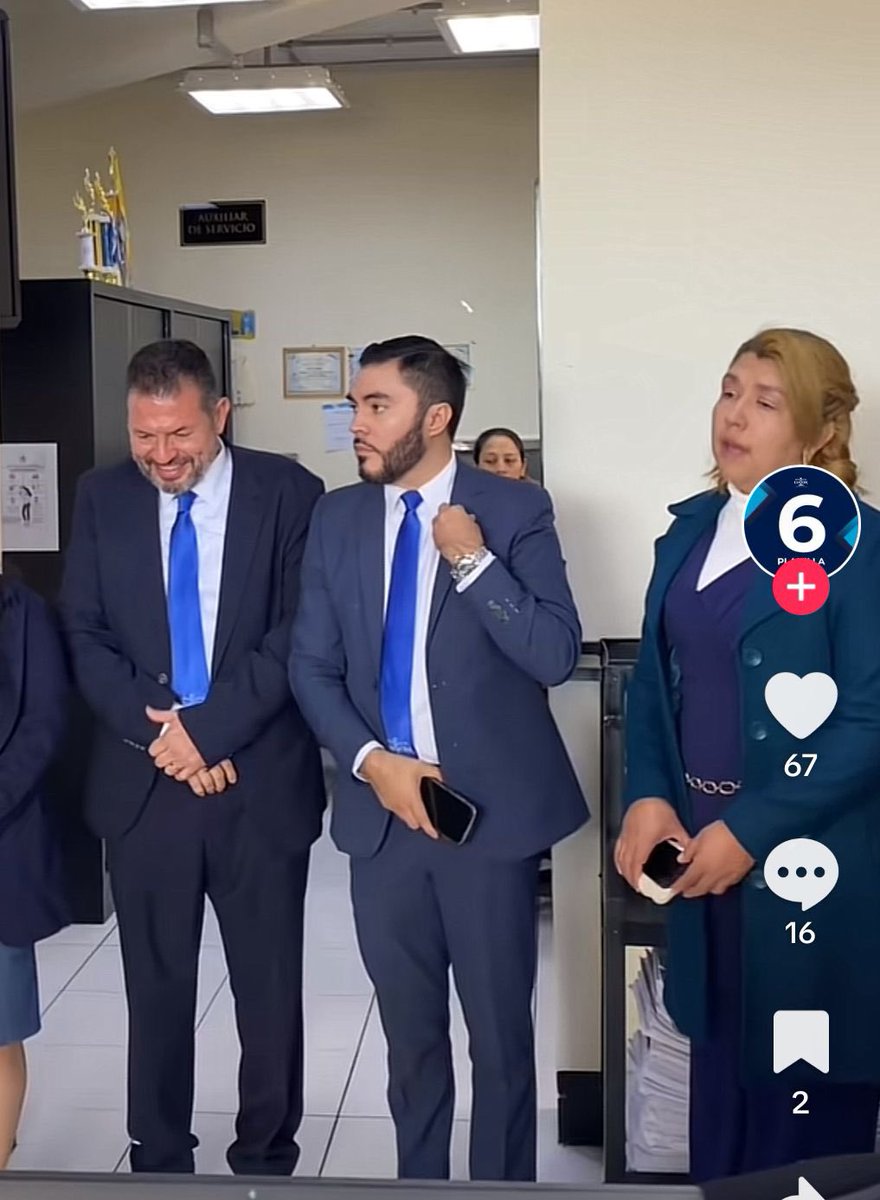 Anabella Cardona Cámbara, como magistrada de la sala primera de apelaciones de mayor riesgo, generó impunidad para Roberto López Villatoro en el caso Comisiones Paralelas.

 ¡Sorpresa! Lo apoya en campaña del CANG, evidenciando las redes de corrupción en el sistema de justicia.