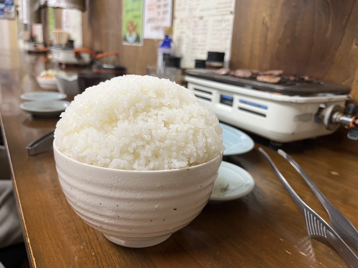 mokocam1's tweet photo. スノーボード帰りに焼肉食べたくなったら、みなかみホルモン亭！
安い！美味い！ご飯大盛り頼むと日本昔話盛り🤣 https://t.co/cXzAoJlV1q