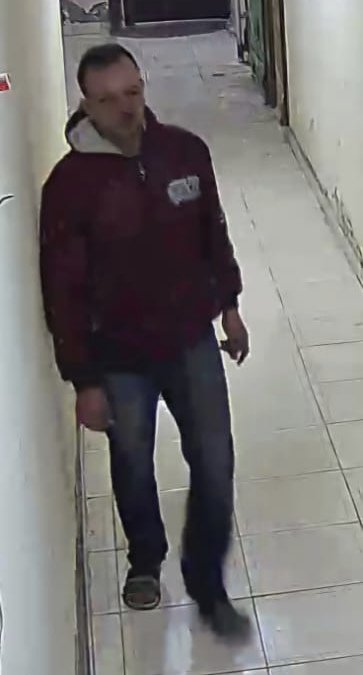 حيوان الفيوم 
الست دي سرقتني وسرقت العمارة من الفيوم هي وجوزها  كان حارس العمارة ربنا ينتقم منهم