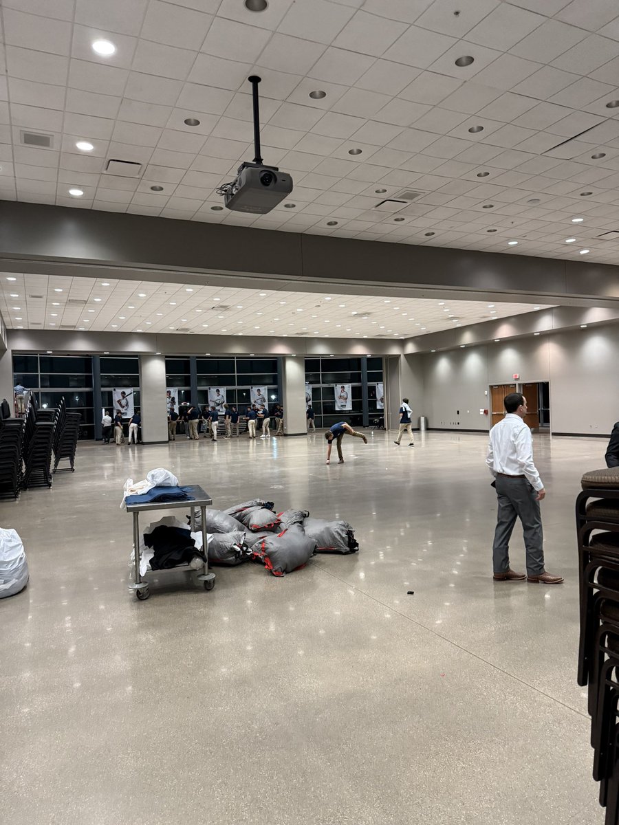 Sean Tuohy Jr. (@sjtuohy) on Twitter photo As impressive than the former players being honored, better than the money raised, bigger than the 600 folks that packed out Diamond Dinnerโฆ was how <a href="/ORUBaseball/">ORU Baseball</a> broke down & cleaned up post event.
The last ones to leave & crushed it. Awesome night.
2 weeks until home opener! As impressive than the former players being honored, better than the money raised, bigger than the 600 folks that packed out Diamond Dinnerโฆ was how <a href="/ORUBaseball/">ORU Baseball</a> broke down & cleaned up post event.
The last ones to leave & crushed it. Awesome night.
2 weeks until home opener!