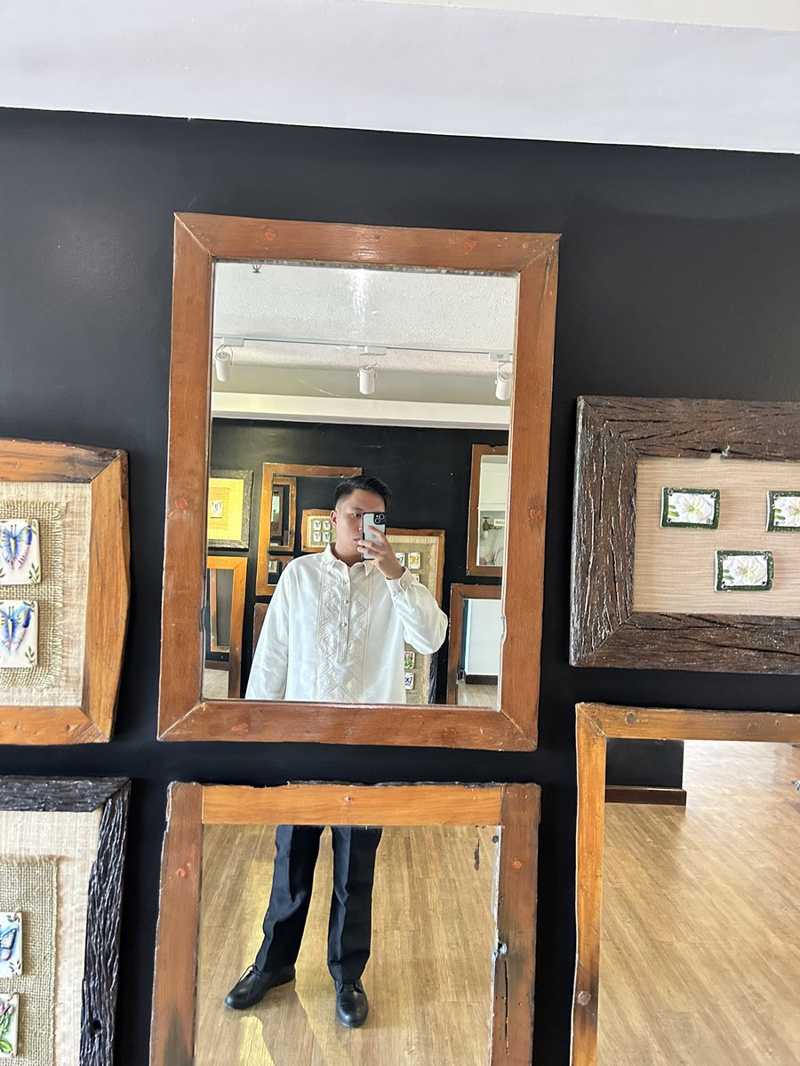 nyahahash's tweet photo. Groomsman for today https://t.co/1hwoVxgxXi