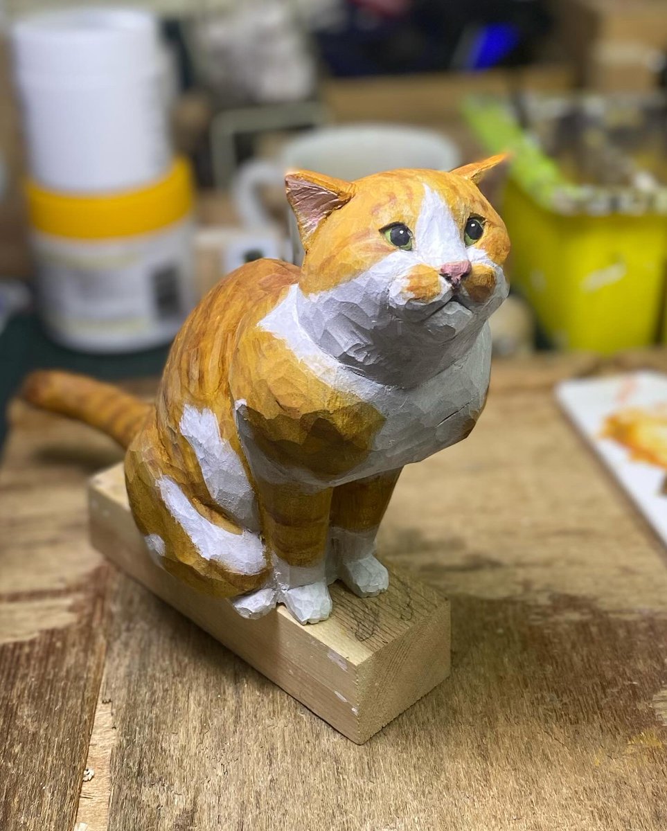 バンナイリョウジ 木彫り猫