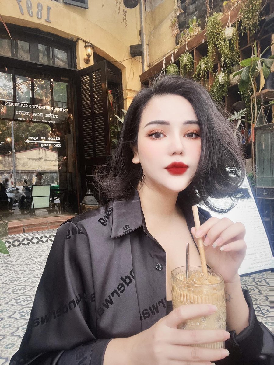 Kịp thì ta đợi, trễ thì lần sau
Tiếc gì thì giờ, miễn là có nhau .