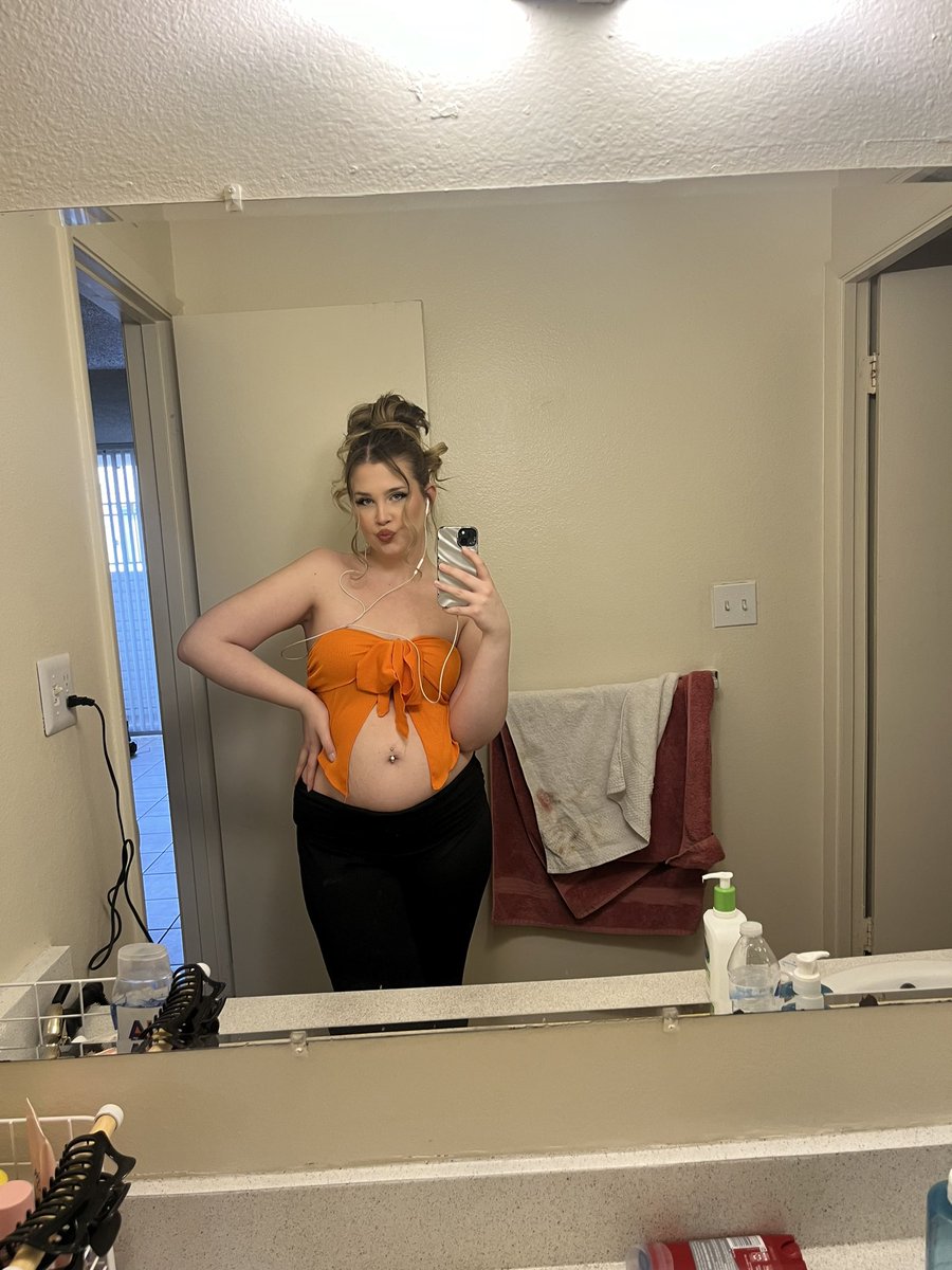 katebjoh's tweet photo. Always pregnant 🤰🏼 https://t.co/fD6GrwLxm0