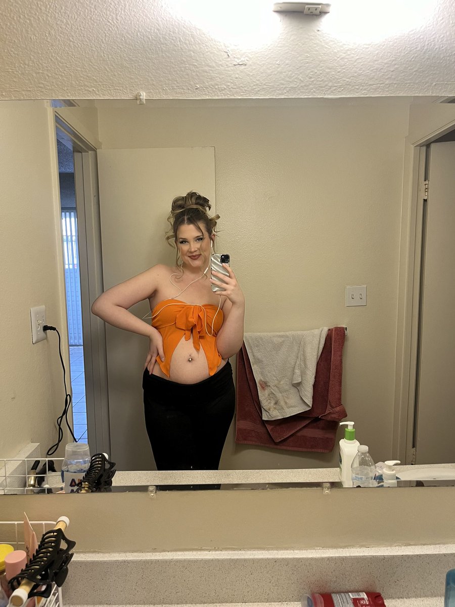 katebjoh's tweet photo. Always pregnant 🤰🏼 https://t.co/fD6GrwLxm0
