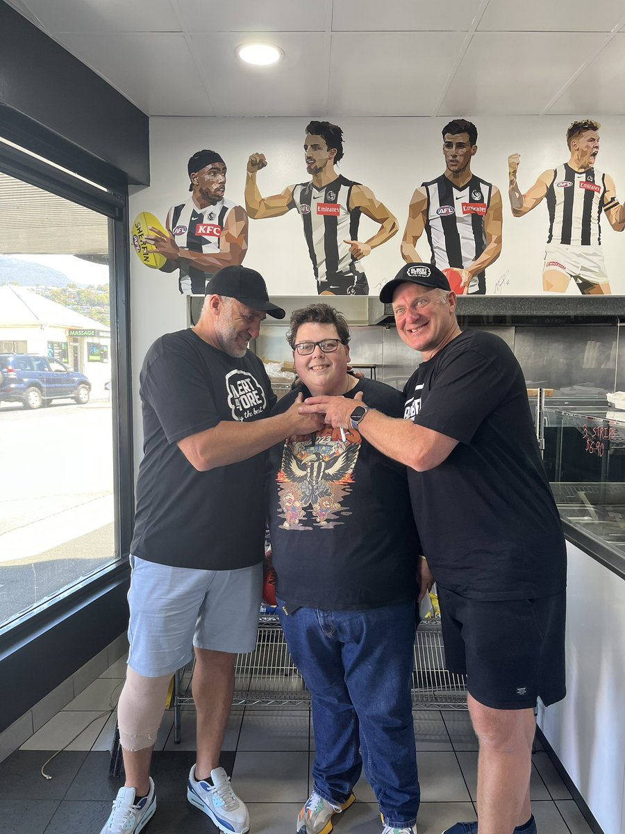 DaveHarding9's tweet photo. Thanks for signing the photo of my late dad. @rocca_anthonyr and Sav Rocca. 

He was a @CollingwoodFC man through and through. Thanks again. https://t.co/WsNGaKe17p