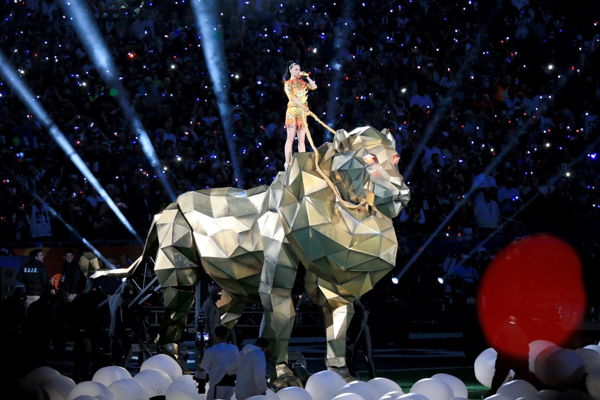 PopBase's tweet photo. 10 years ago today, Katy Perry headlined the Super Bowl XLIX show, with appearances from Lenny Kravitz and Missy Elliott. https://t.co/0vma8QsFcG