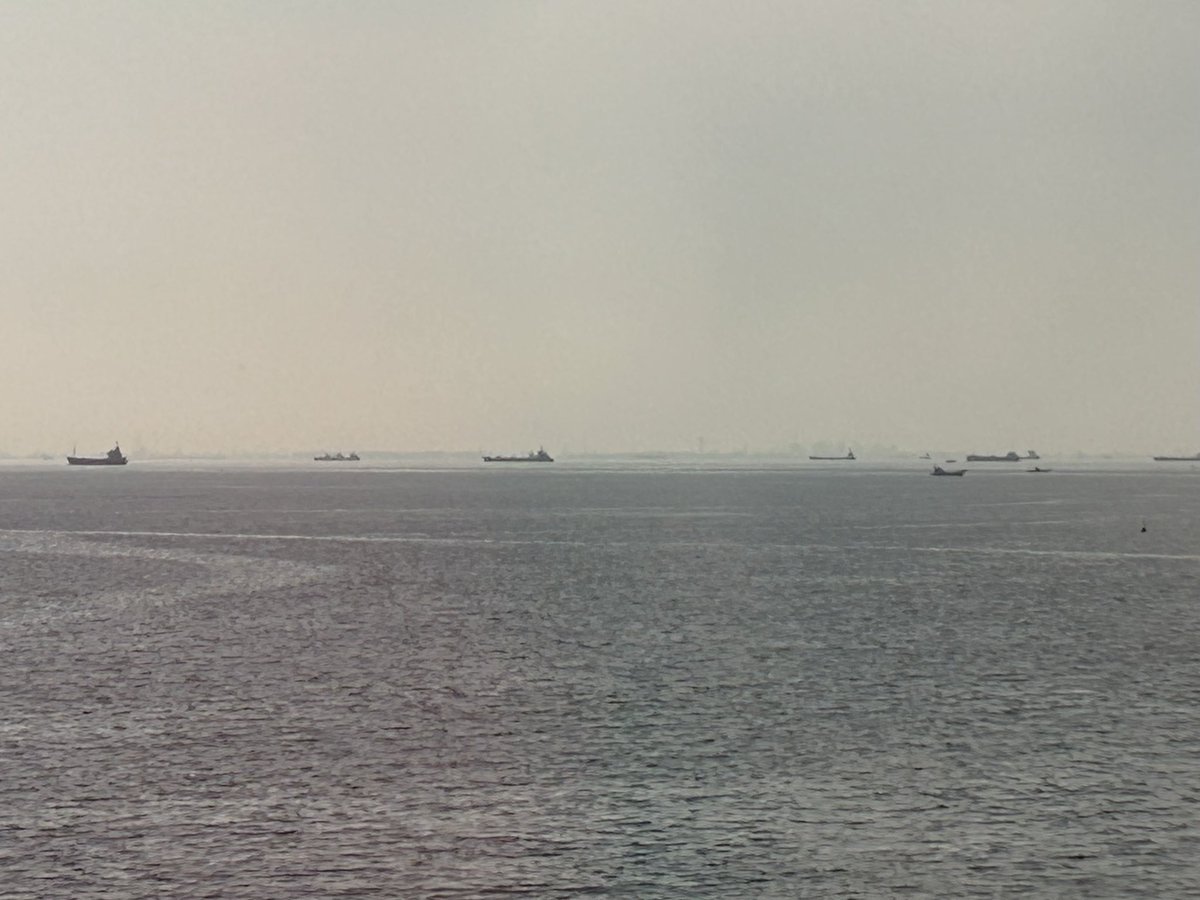 浮島現象？船が浮いてる