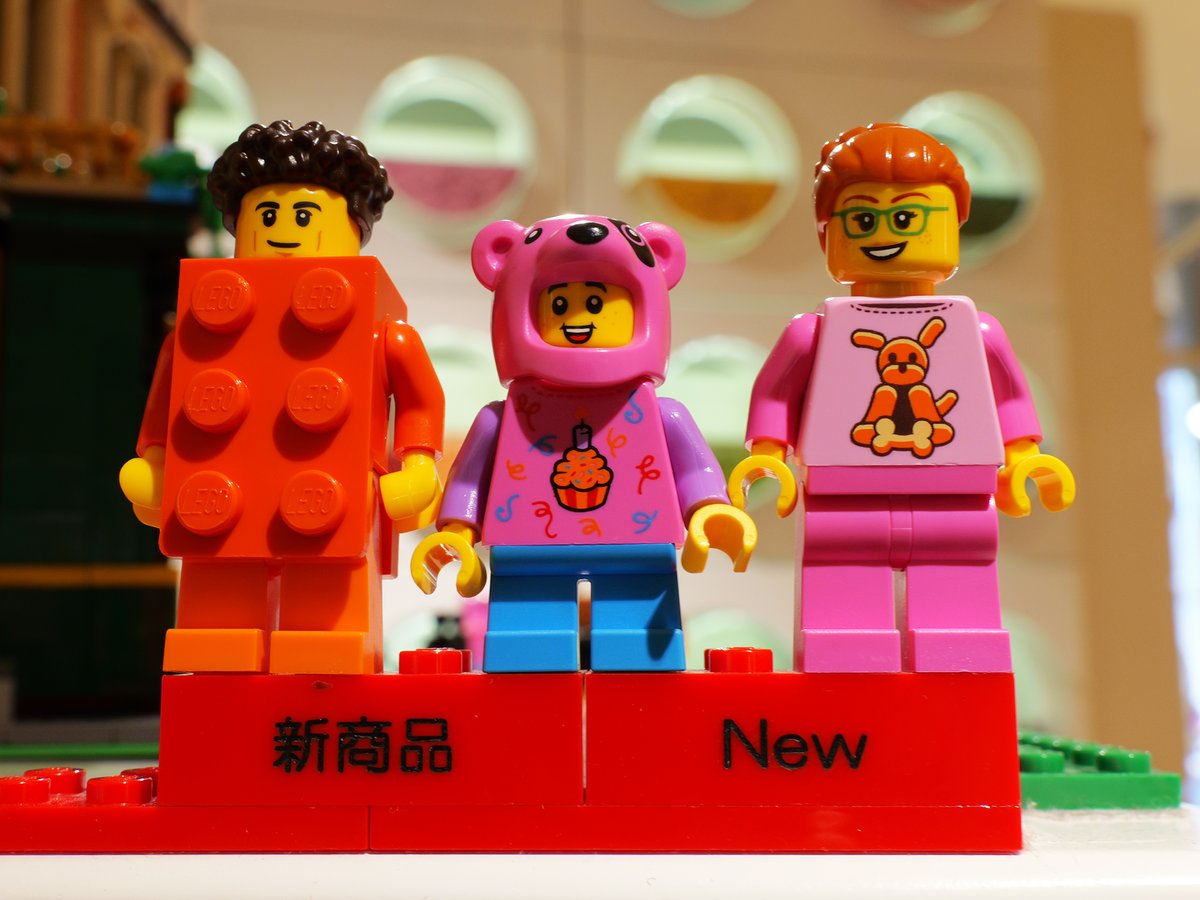 凸 今日発売のレゴブロックマンが赤ではないコトをコメント頂いたので 