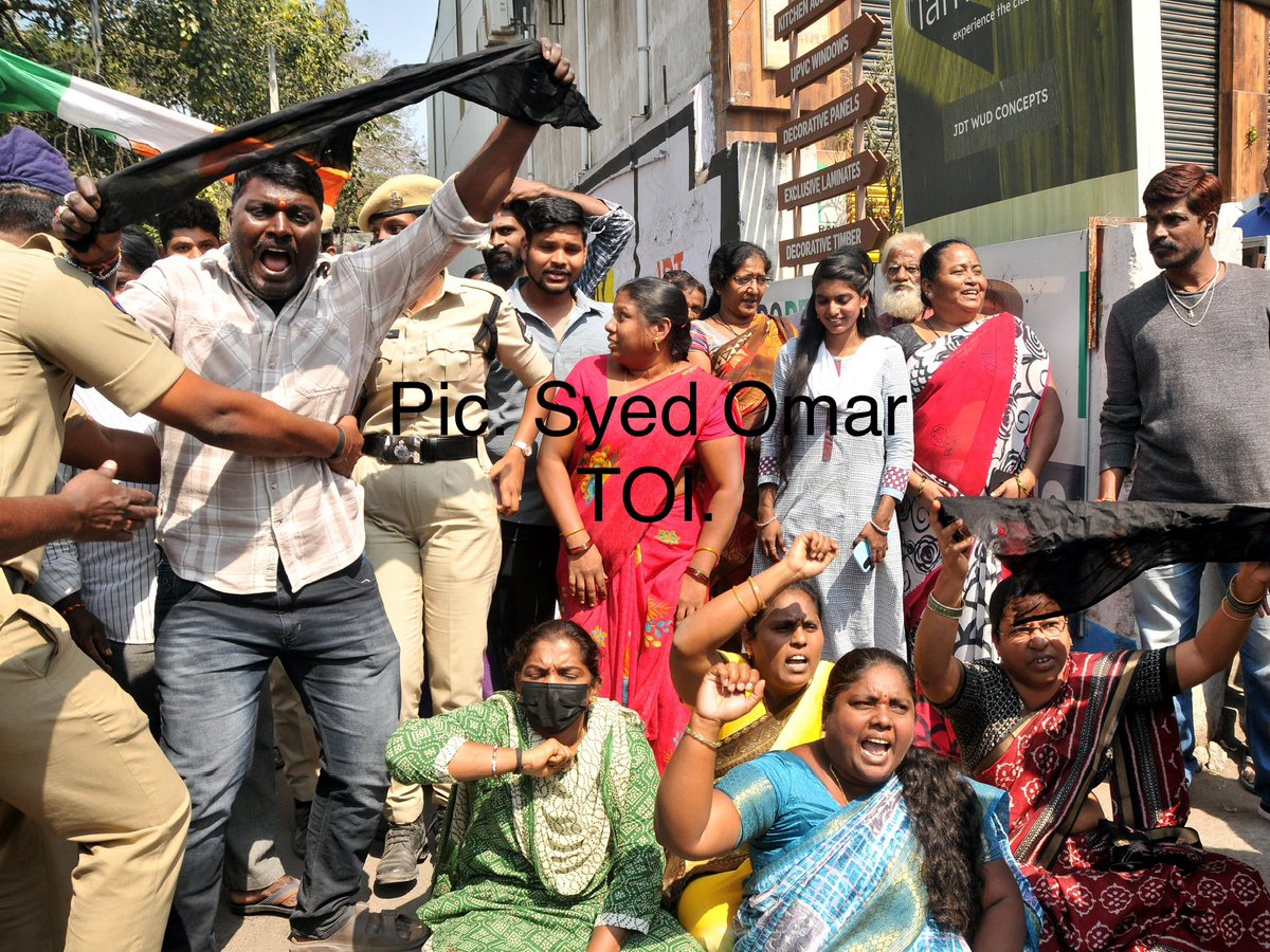 SyedToi's tweet photo. Goshamahal Location residence staging protest being arrested by police during the Foundation stone for new building of Osmania General Hospital in Hyderabad https://t.co/d5iQH7UBaK