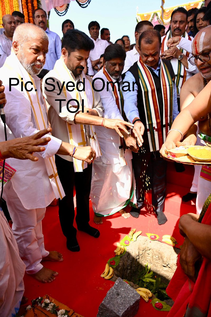 SyedToi's tweet photo. Goshamahal Location residence staging protest being arrested by police during the Foundation stone for new building of Osmania General Hospital in Hyderabad https://t.co/d5iQH7UBaK