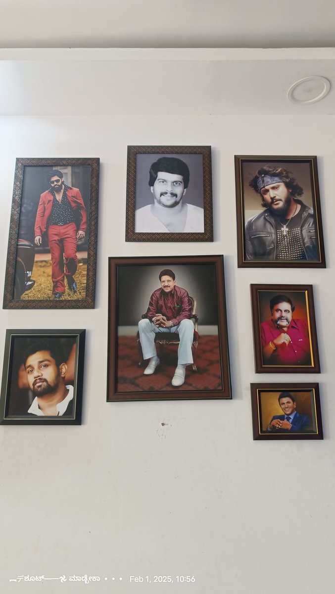 D__For__Dhruva's tweet photo. ನಮ್ ಹುಡ್ಗನ್ studio ದಲ್ಲಿ ನೋಡಿಧ ದೃಶ್ಯ 🤩
Location:- Whitefield 😉
The best wall of frame ❤️
#DhruvaBoss𓃵 × #Appu × #kiccha × #Dacchu × #Yash × #Autoraja × #Ambimama https://t.co/xY3LsxiEUH