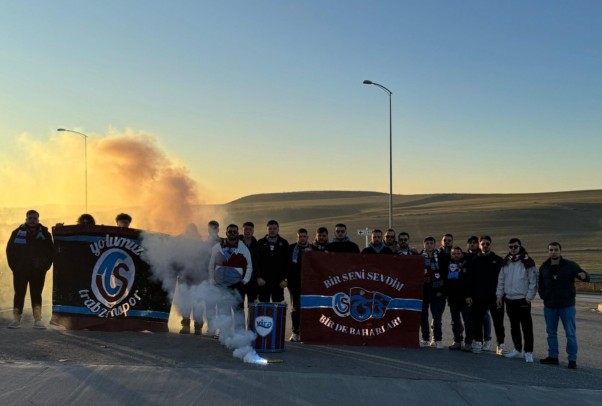 Viraistanbul's tweet photo. Yolumuz Trabzonspor! https://t.co/FbTP9TP5ME