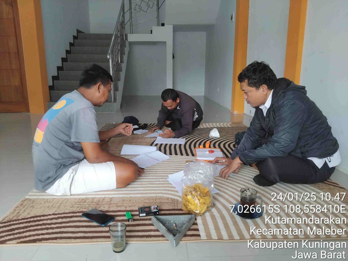 EricRonaldi's tweet photo. Jumat 24/01/2025 Eric Tarigan, Luhkan Kab Kuningan di Ds Kutamandarakan Maleber, asesmen pertumbuhan ekonomi dan pengentasan kemiskinan #giatluhkansatminkalbogor #luhlapor 
@bppsdm_kp
@brpbatpp_bogor https://t.co/18TWin4Vje
