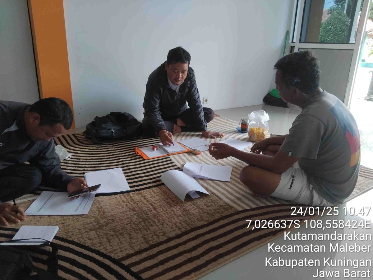 EricRonaldi's tweet photo. Jumat 24/01/2025 Eric Tarigan, Luhkan Kab Kuningan di Ds Kutamandarakan Maleber, asesmen pertumbuhan ekonomi dan pengentasan kemiskinan #giatluhkansatminkalbogor #luhlapor 
@bppsdm_kp
@brpbatpp_bogor https://t.co/18TWin4Vje