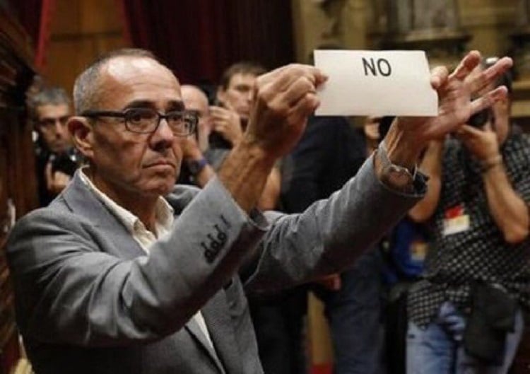 PopelRebel's tweet photo. @ManuelDominLH Quan va ser el moment crucial vau preferir monarquia i apuntalament del règim del 78. https://t.co/kvlKao8OxZ