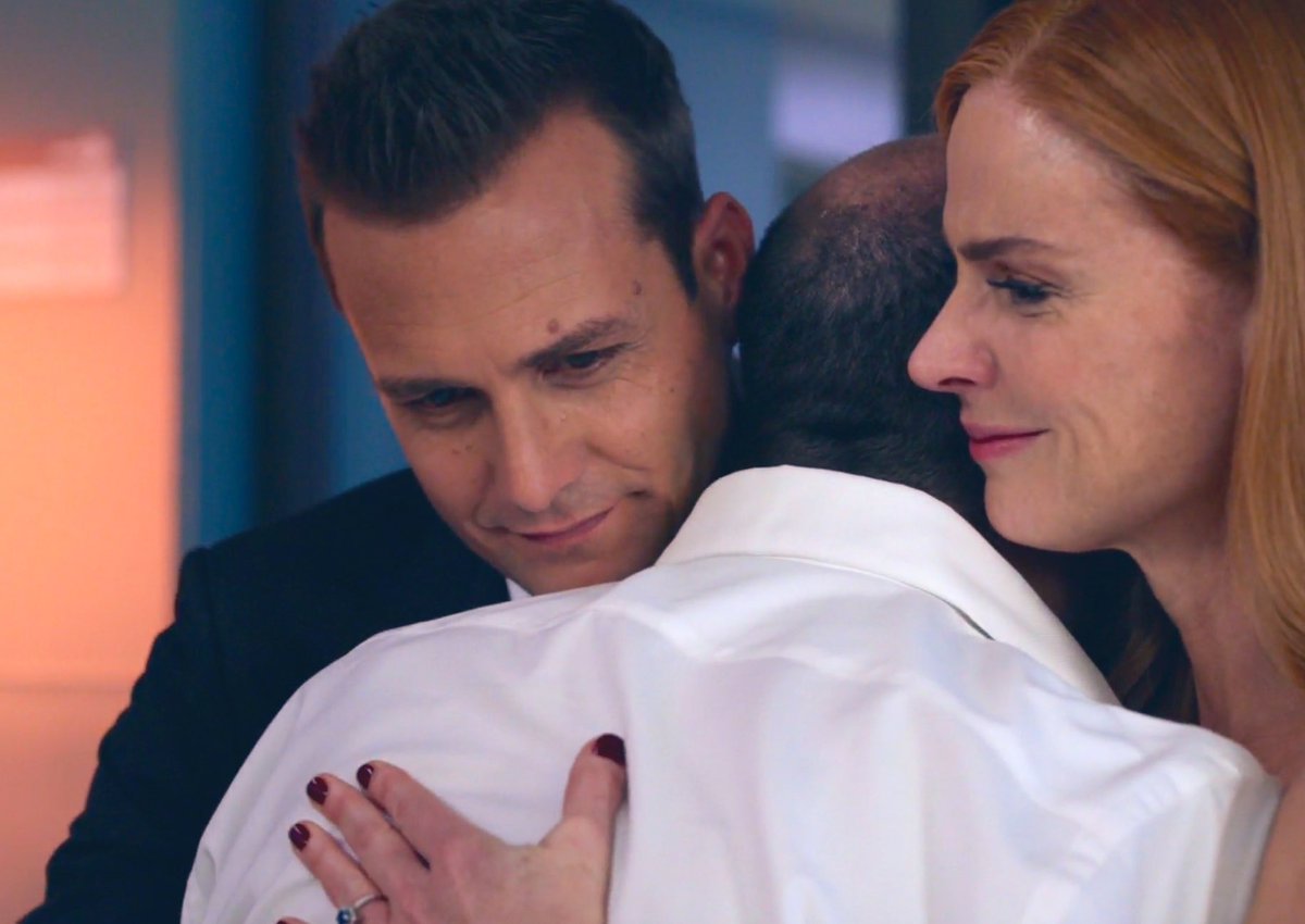 acuriousbeastie's tweet photo. Just finished my suits rewatch and bloody hell I cried so much - it’s so wild to me that after so much time has past, this show, these characters and this fandom still have such a chokehold on my life! Thank you suits and thank you Darvey 🤍 https://t.co/vk6ZW9vb2K