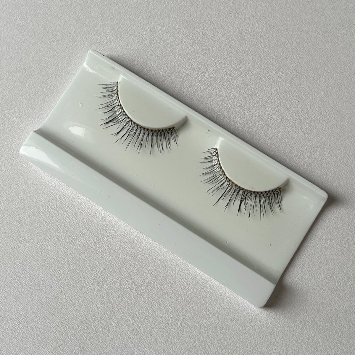 Fake lashes &gt;&gt;&gt; mascara

AKU GA BISA PAKE MASCARA😭☝️ Gagal mulu ga naik… berat bgt kayanya utk tegak… makanya aku belajar pake fake lashes

Ga sampe 5 menit kepasang dengan paripurna!😙🤏