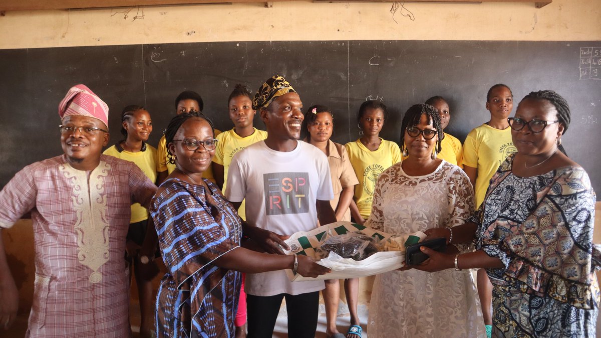OLUSEGUNCHARLE8's tweet photo. Chess distribution in schools have started as we are preparing the School Chess Competition for SDGs.

Loyal to our mission to forge tomorrow's leaders, entrepreneurs and change agents from schools, we place chess, this mental sport, at the heart of all our interventions to work on the mental health of all citizens as we navigate through a world faced with urgent challenges on the one hand and to reveal Benin chess champions to the world.

Just like in chess, the urgency of accelerating the SDGs over the last 5 years (2026-2030) requires that each player (each human being including children) understands their role and makes calculated decisions.

Everyone - the private sector, government, schools, academia, the media, civil society organizations and citizens of all ages - has a crucial role to play. Each piece is vital in this game, and we must all contribute to the collective effort.

Together, through strategic actions and collaboration, we can win this crucial game, just like in chess, where each piece works in harmony to ensure victory.

Games are therefore the best way to involve children and talk to them about the SDGs, the future world they want. Chess has considerable benefits for our children. Among other things, it develops motivation, concentration, memory, and spatial vision. In addition, it puts children in a situation where they have to solve problems by allowing them to work on their strategies. Finally, the game of chess at school, through its playful aspect, allows children to learn skills without even realizing it. It is a very good tool to combat educational inequalities.

Learning chess at school aims to raise awareness among a large number of teachers of the benefits that this game brings to students, by mobilizing logic, strategy, rigor and the ability to abstract. Chess also helps to facilitate the learning of citizenship through respect for the rules and for others.

The skills acquired through chess are widely transferable to other areas if the teaching is designed in this way.

What our children learn through chess, they will be able to use it for example at school to improve their results at school, have good mental health and become good engaged citizens.

Trinity Montessori Schools and Lycée Toffa 1er (high school for girls only) received their chess sets this week. 

The project is run in close partnership with @BeninBee as part of our Sport & Youth AgendaART to SPEED 2030.
