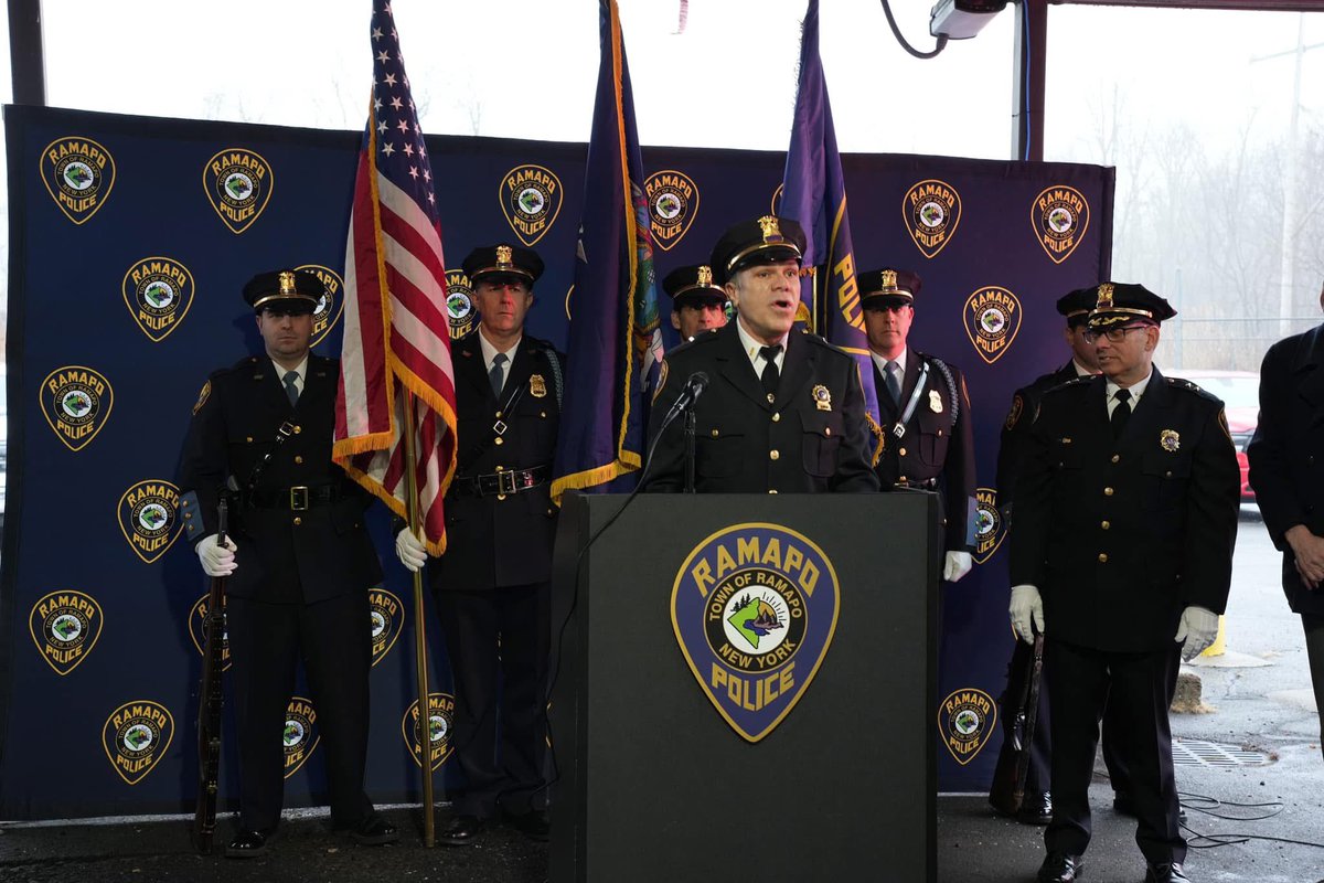 Ramapo_PD's tweet photo. Please join us in congratulating Lieutenant Anthony Giardina on his retirement after 27 years of dedicated service with the Ramapo Police Department. Thank you for your outstanding service, Lt. Giardina. We wish you a long, happy, and healthy retirement. https://t.co/DNTEEb8S0M