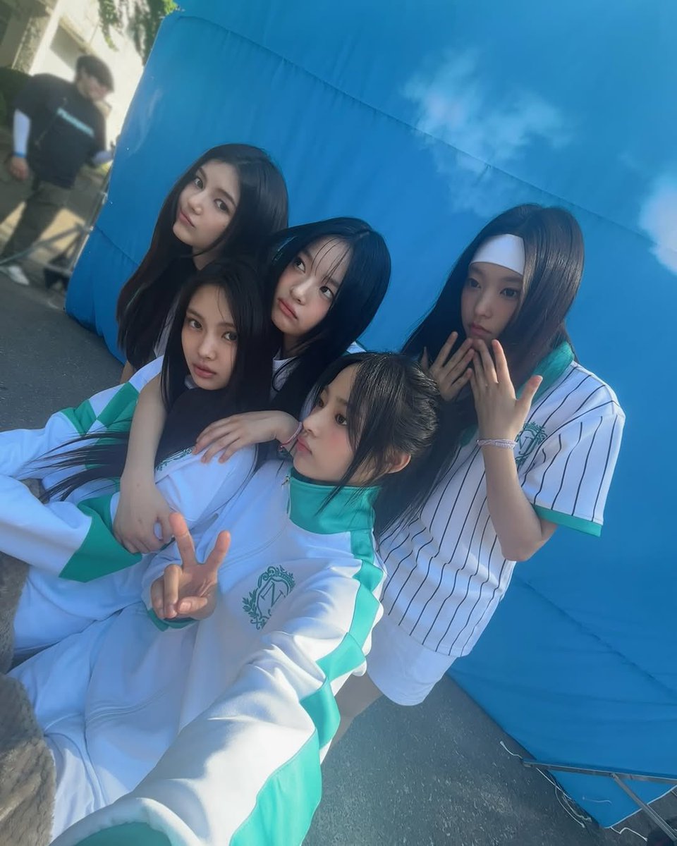 Hyein tweet media