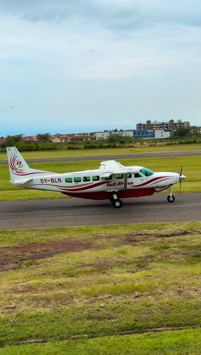AirwatcherKE's tweet photo. Cessna 208B Grand Caravan makes it to ground in time just before the weather kicks in🌩️⛈️

However the it comes equipped with full de-icing equipment and sufficient avionics for instrument flying including a Doppler Weather Radar.  

#cessnacaravan #planespotting #aviationdaily https://t.co/6OSse0ADZi