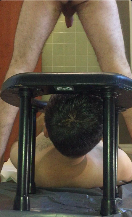 Monday new movie, a complete uncut feeding session. Two views, vertical and horizontal.
God, look such a big dick! This was the first time I eat a complete load from a guy in this 2025!