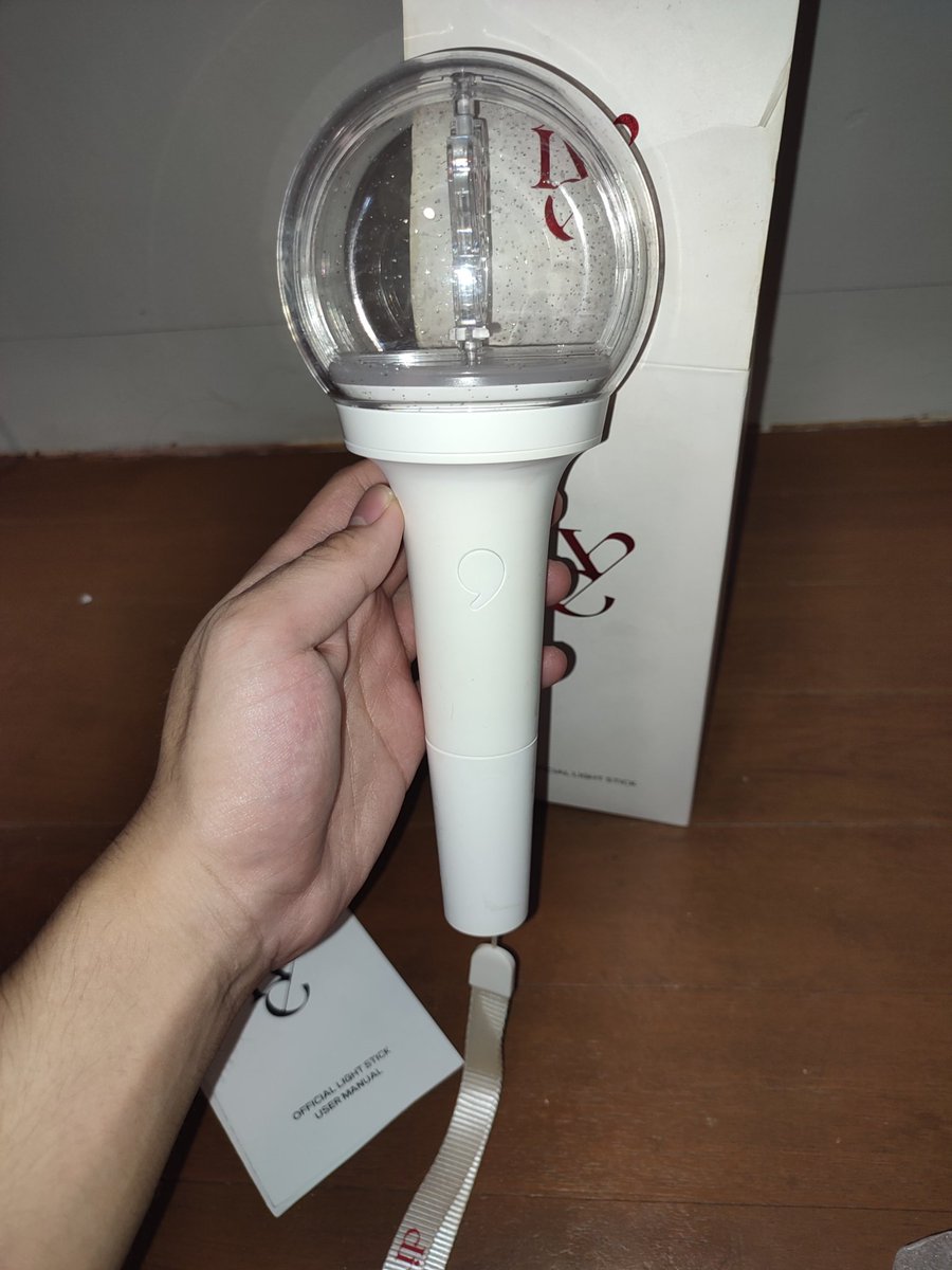 gaychangie's tweet photo. (HELPING A FRIEND)
*WTS LFB OFFICIAL IVE LIGHTSTICK *
-ORIG PRICE: 2,500 PESOS
-SELLING PRICE: NEGO 800-900 PESOS
-USED ONE TIME ONLY
(More details in replies)

 Ive kpop Liz Wonyoung Rei Gaeul Leeseo Yujin ph ufs dive gg https://t.co/0uZvi3MBMg
