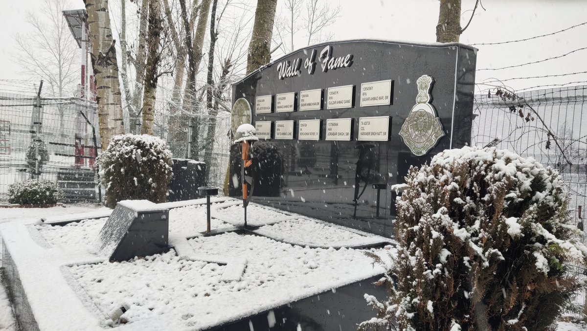 KupwaraTerriers's tweet photo. When snow falls,
Nature Listens.⛈

Beautiful view of a  #war Memorial at Pathahirri village of Kupwara #kashmiri  during #snowfall. 🌧
#MartyrsDay 
#Kupwaraterriers
#brave #Soldiers 
@adgpi @NorthernComd_IA @ChinarcorpsIA @Vikas24851326 @kupwarasentinel @KupwaraTerriers https://t.co/K7Kr0oClLi