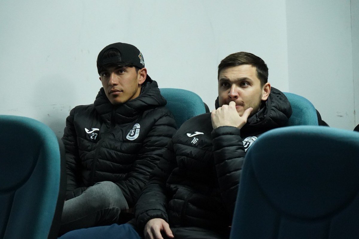 the_apfkr's tweet photo. 📢 Встреча с игроками ФК «ОшМУ» 

Еще одна важная встреча – на этот раз с футболистами ФК «ОшМУ»! 
Мы продолжаем проводить сессии для игроков, помогая им разобраться в ключевых юридических аспектах футбольной карьеры. https://t.co/BWDoqbTBQo