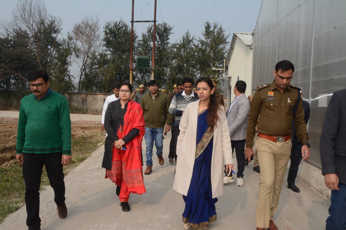 BagpatDm's tweet photo. कृषि विज्ञान केंद्र परिसर खेकड़ा में स्थित हाईटेक वेजिटेबल/ सीडलींग नर्सरी का आज  निरीक्षण किया और संबंधित को आवश्यक निर्देश दिए। https://t.co/FIUQbxxWRo