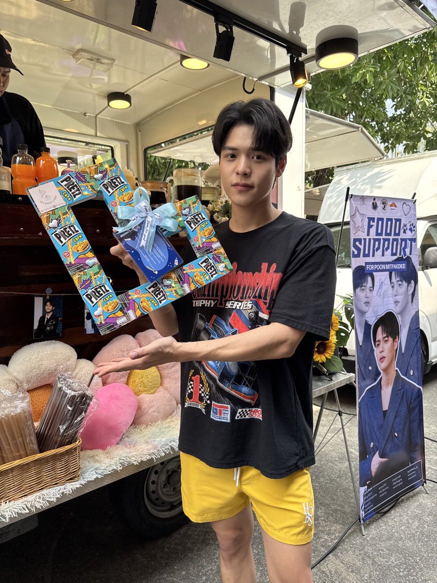 Poonmit_id's tweet photo. Sending lots of love to @poon_mit12 

thanks to @poonofficialFC for the help🫶. And special thanks to @puppypoonmit_tw &amp; @poonmit_hk for doing this project with us💖

#SweetToothGoodDentistLastQ #poon_mit12 https://t.co/CqbrrNh0kw