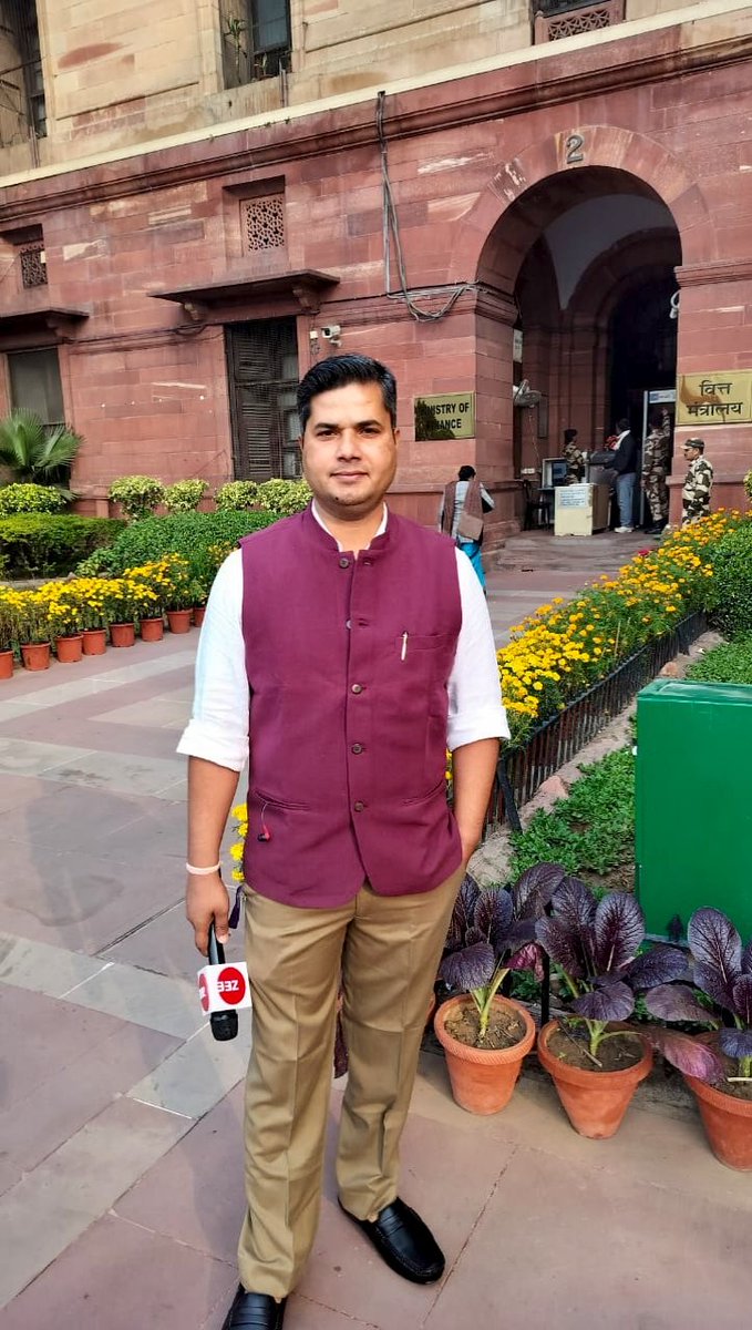 pandeyambarish's tweet image. नया इनकम टैक्स बिल अगले हफ्ते आएगा, माने अगले हफ्ते तक बढ़ गया बजट कवरेज

आम आदमी के लिए टैक्स से जुड़े भ्रम घटेंगे, #EaseOfLiving के लिए अहम

#BudgetOnZee #AnilSinghvi 
@ZeeBusiness