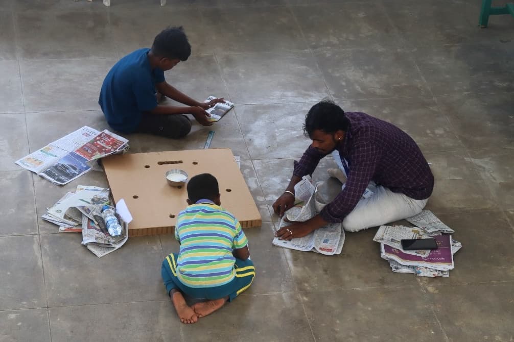 SharanaOfficial's tweet photo. At our Drop-in Centre, children discover new skills regularly. Yesterday, they created paper bags from newspaper, inspired by the "Say No to Plastic" movement.
#sharana #ngo #dropincentre
@MinistryWCD https://t.co/2smJ5CN3m1
