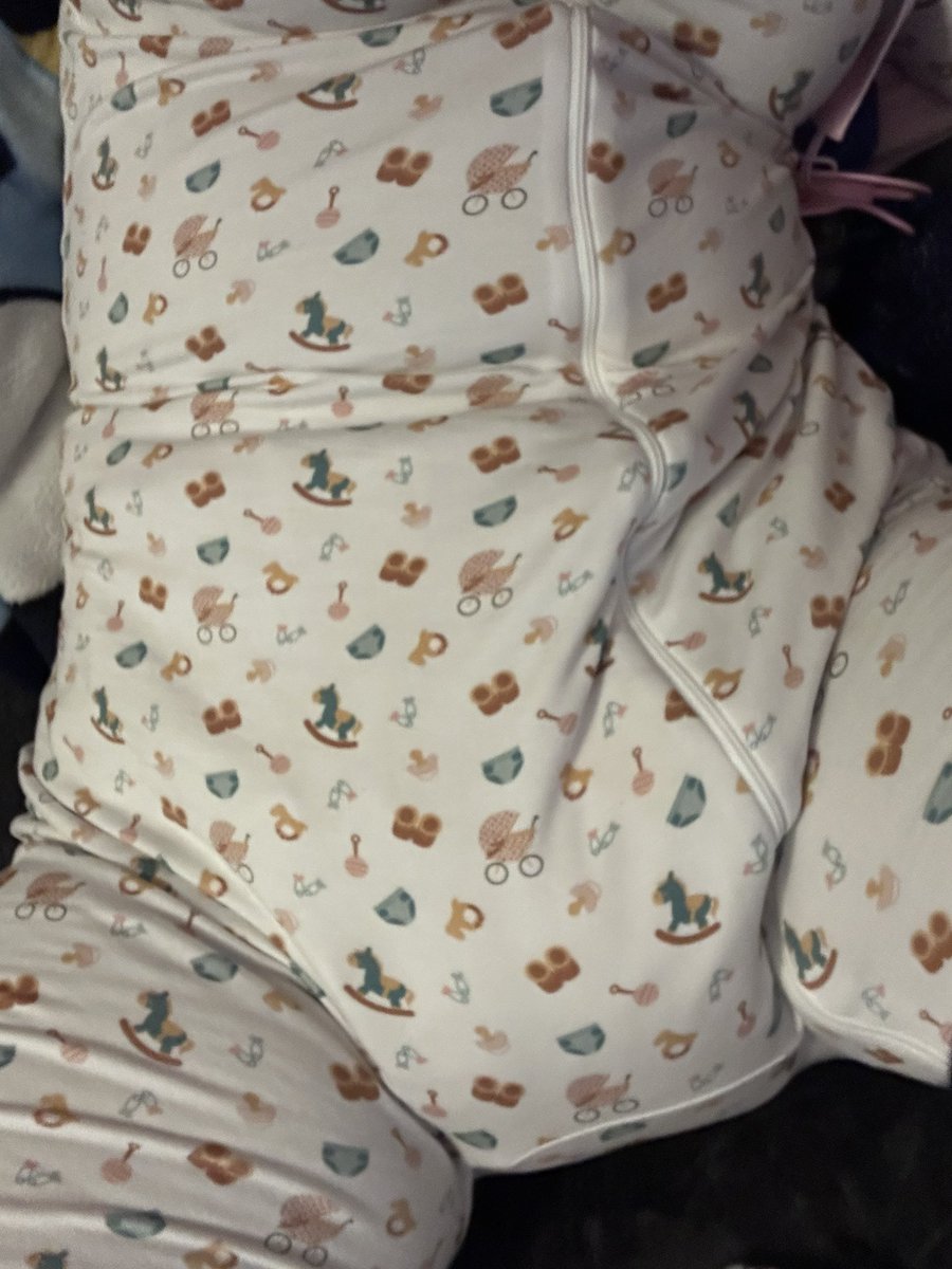 abuahbuhhh~
so squishy under all these layers~

#abdl #diapergirl #omorashi #adultbaby #littlegirl #diaperlover