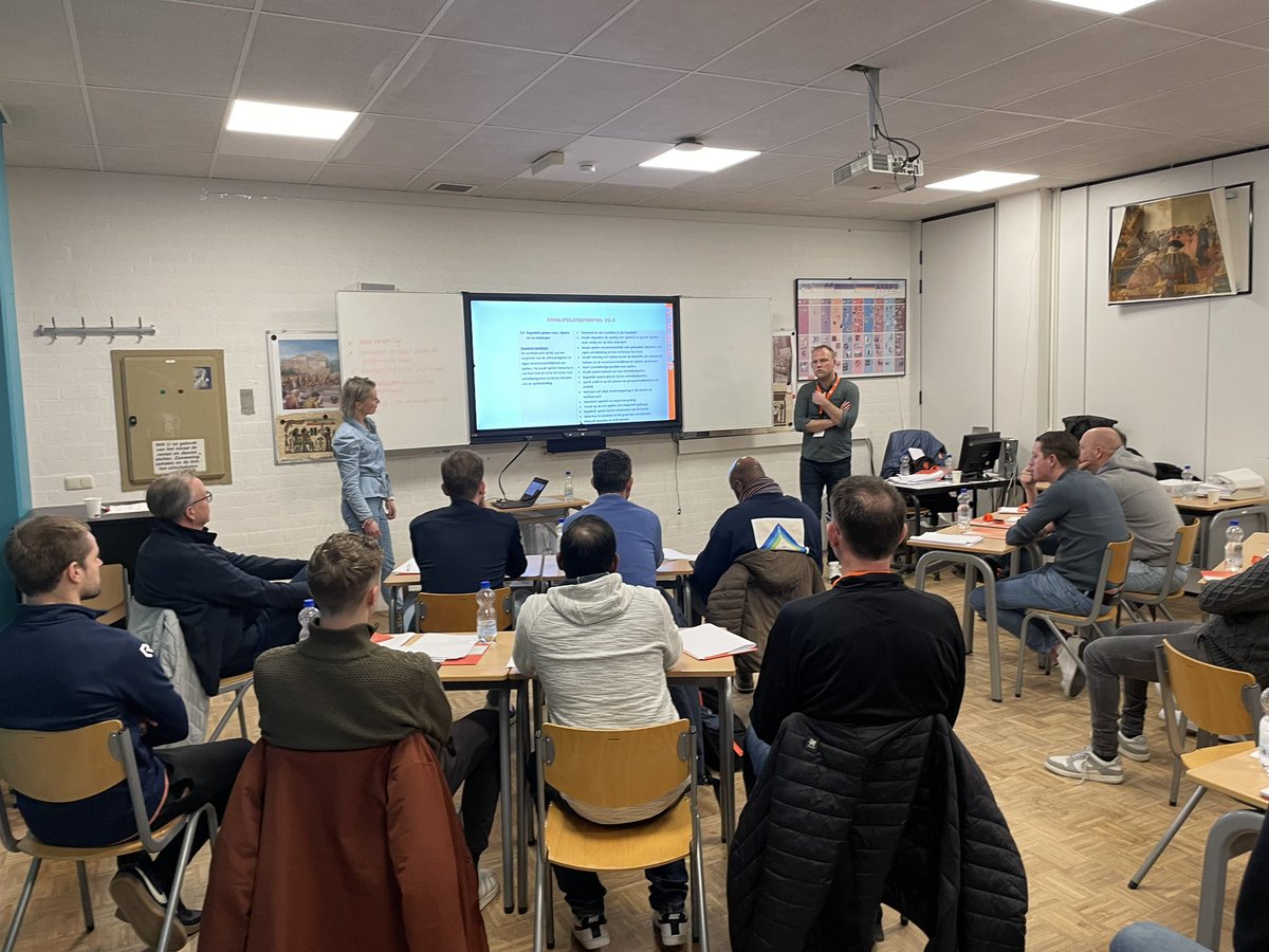 CONGRES | Gisteravond geslaagde bijeenkomst met zo'n 70 trainers uit de regio. <a href="/KNVB/">KNVB</a> <a href="/SMCVlissingen/">Scheldemond College</a> <a href="/JVOZonline/">JVOZonline!</a> sloegen handen weer ineen voor mooie ontwikkelingsavond. Dank aan gastsprekers vanuit <a href="/Feyenoord/">Feyenoord Rotterdam</a> <a href="/NACnl/">NAC Breda 💛🖤</a> @martijnleonard <a href="/KNVBAcademie/">KNVB Academie</a> #voetbal #trainers #ZeeuwsVoetbal